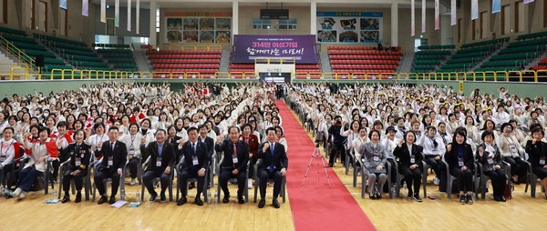 지난 11일~12일 이틀간 진도 일원서 김영록 전남도지사, 김희수 진도군수, 윤재갑·한무경 국회의원, 김인정·윤명희 전남도의원을 비롯해 전국 17개 시도 여성최고경영자 1천여 명이 참석한 가운데 '2023 전국 여성최고경영자(CEO) 경영연수'가 열렸다